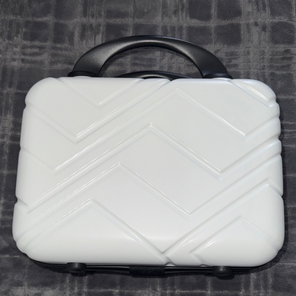 Hard Shell Cosmetic Case⭐️